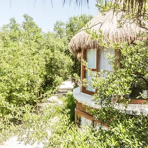 Mamasan Treehouses & 4* Тулум